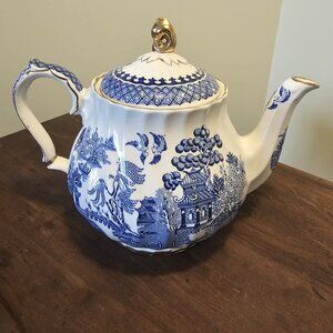 Vintage SADLER England Teapot Blue Willow Swirl Gold Trim Large 4 Cup